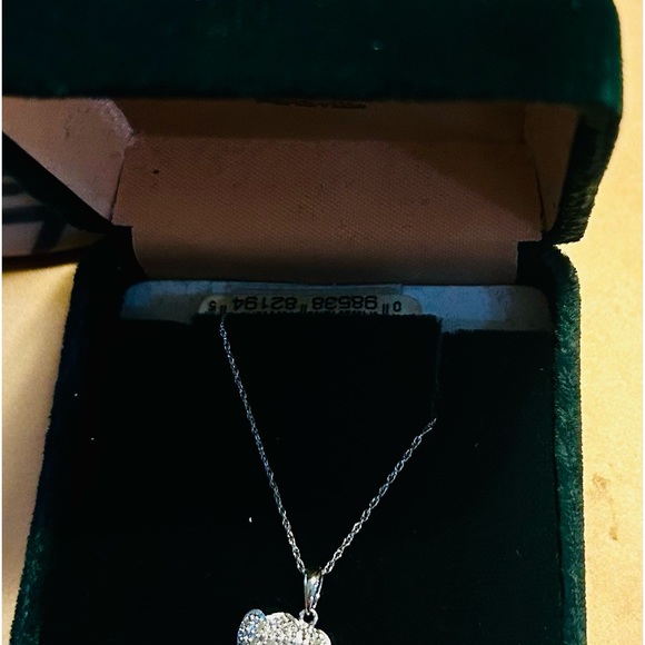 New never warn 10k gold heart pendant with pave diamonds. - Picture 2 of 4